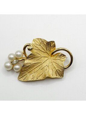 Pennino Grape Leaf Faux Pearl Grapes Rhinestone Pin